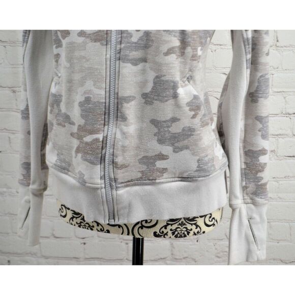 ATHLETA‎ Women's Full Zip Triumph Camo Printed Hoodie SIZE SMALL Gray Camo - Picture 3 of 6